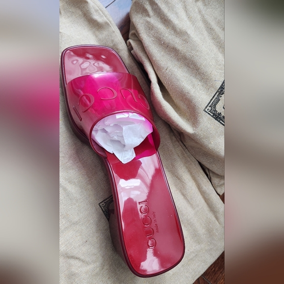 💯 Authentic Gucci Rubber Sandals - Picture 3 of 4